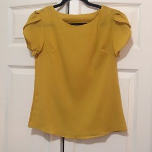 Mustard yellow tee